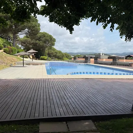 아파트 With Garden And Terrace