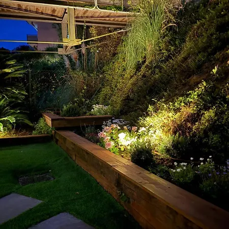 With Garden And Terrace Διαμέρισμα